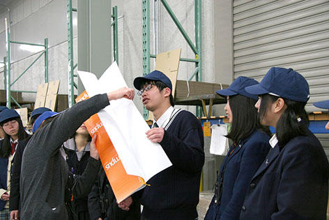 写真：「コクヨ工業滋賀にて工場」見学学習
